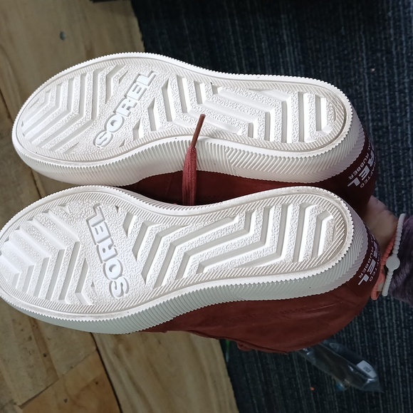 Sorel NWT Burgandy Out N About Slip on Wedge shoes 6 Waterproof - Picture 8 of 8